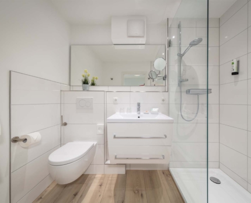 Doppelzimmer Typ Juniorsuite mit Gartenblick - Bad Doppelzimmer Typ Juniorsuite mit Gartenblick - Bad